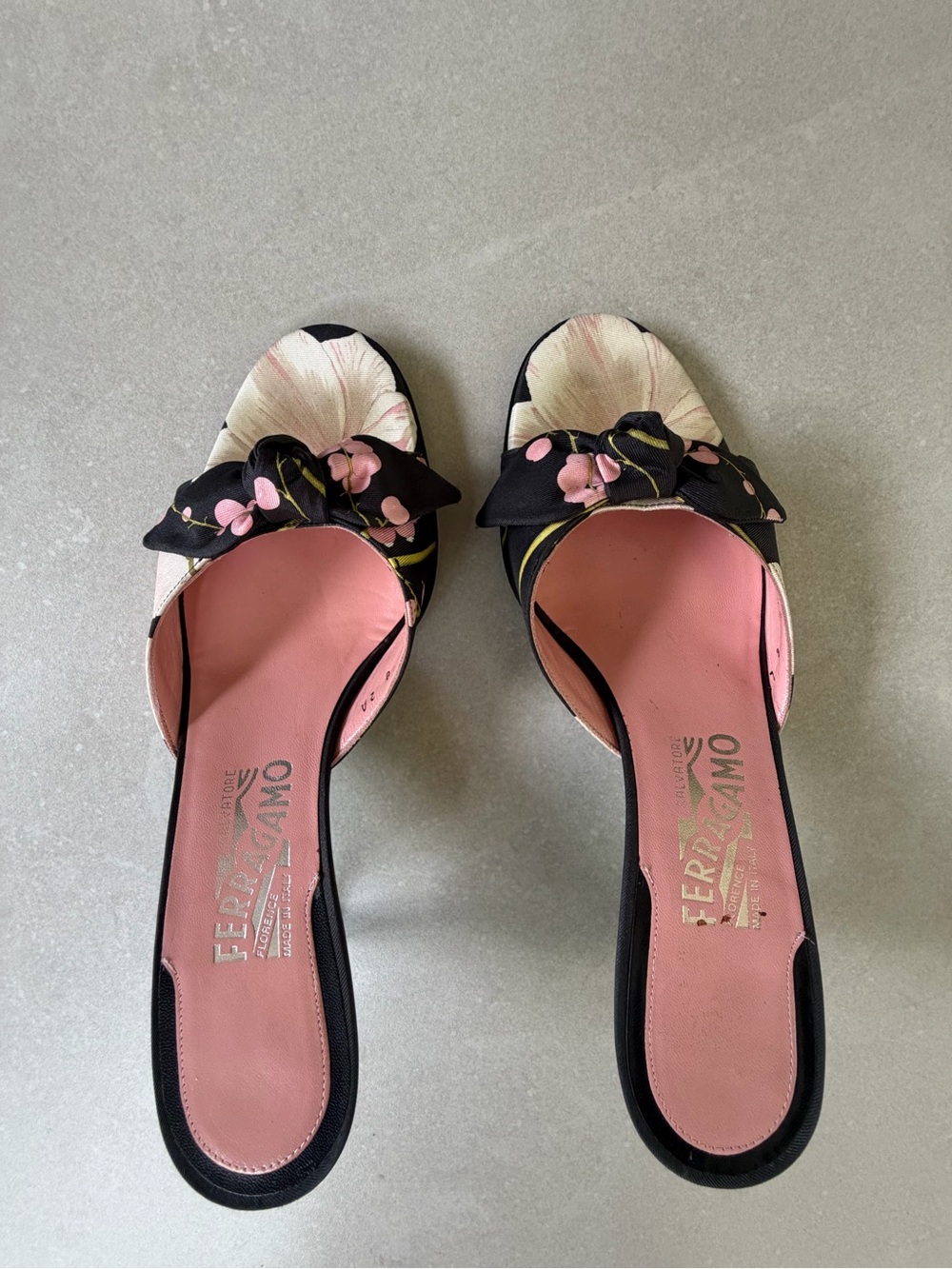 Salvatore Ferragamo Black Floral Bow Pink Insole Slide Sandals